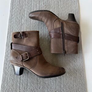 Cobb Hill Brown Leather Strappy Buckled Ankle Boots Booties Size 9.5